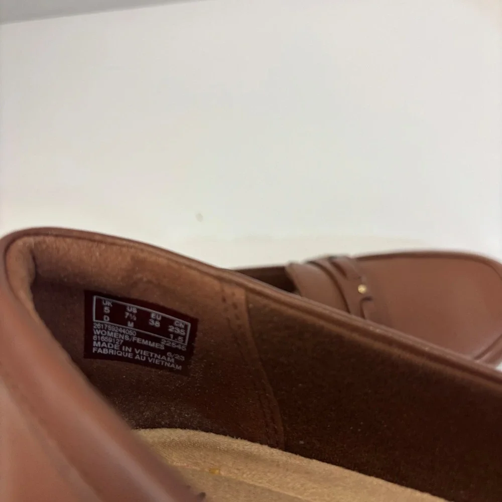 Clarks Juliet Bay Loafer Womens 7.5 Tan Leather Studded Slip On Professional